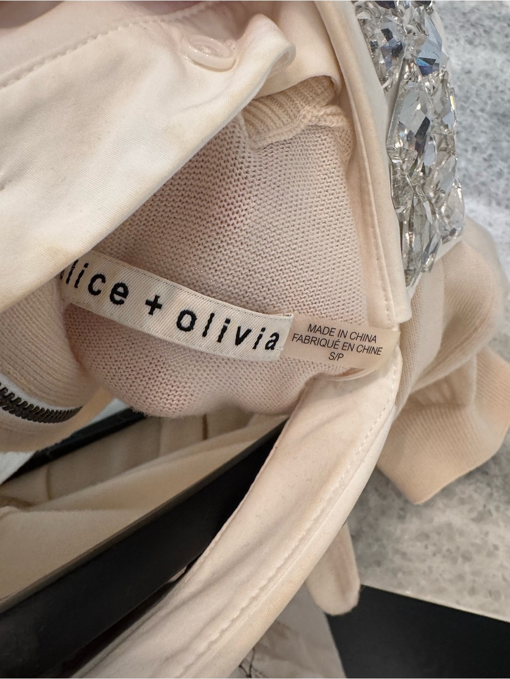 Alice + Olivia Cream Jeweled Collar Puff Sleeve Top - Picture 4 of 8
